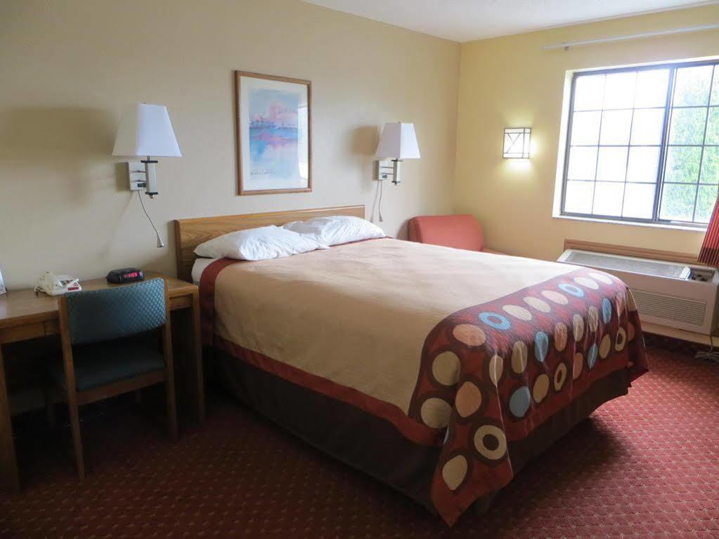 Hotel Baymont By Wyndham Cedar Rapids Exterior foto